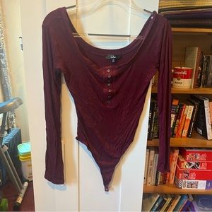 Lulu’s long sleeve, wide neck faux button bodysuit
